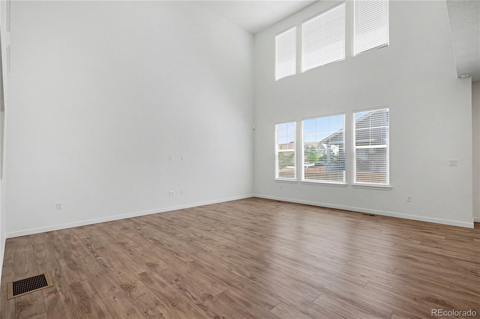 MLS Image #5 for 10046  uvalda street,commerce city, Colorado