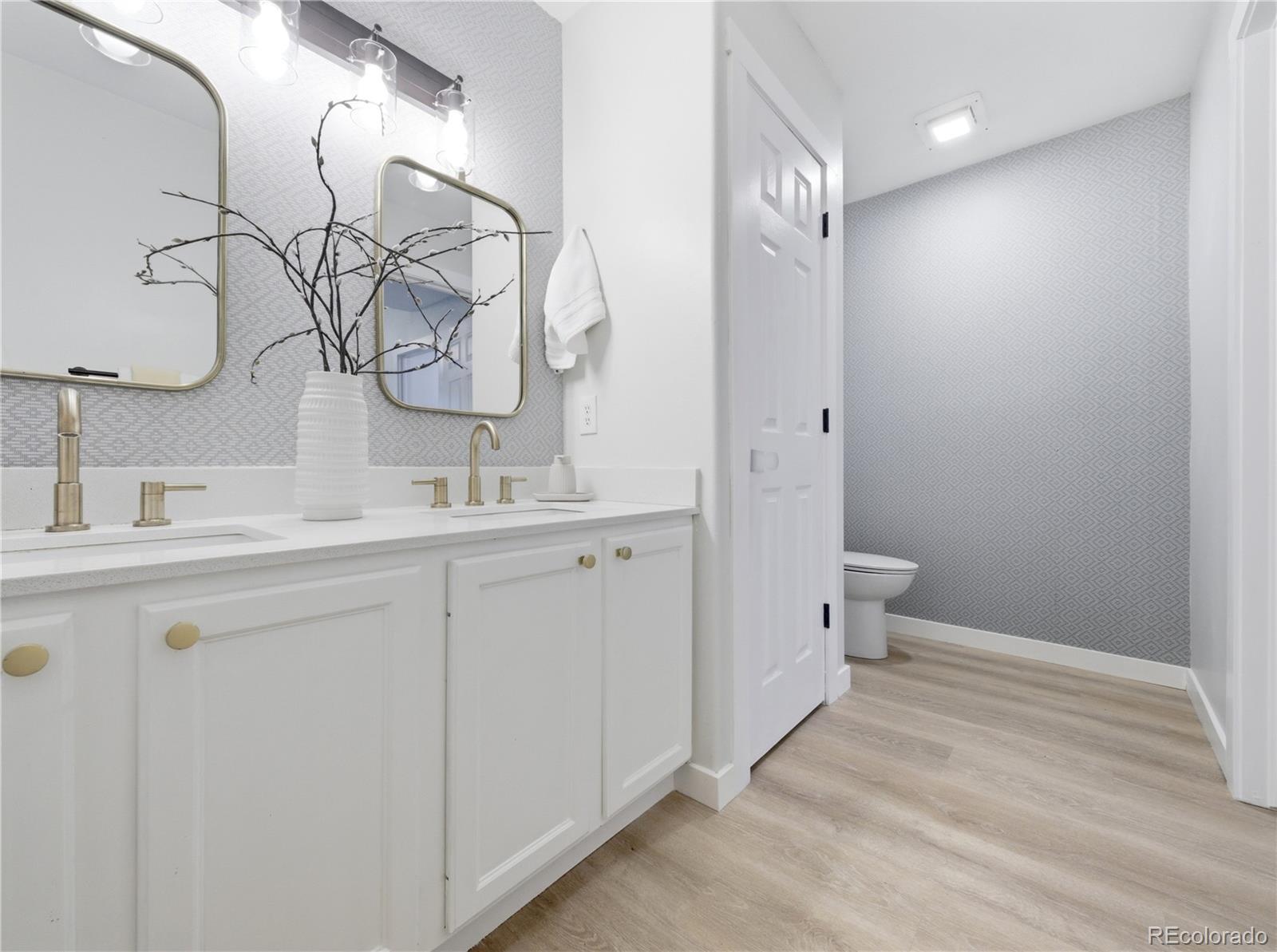 MLS Image #8 for 8500 e jefferson avenue,denver, Colorado