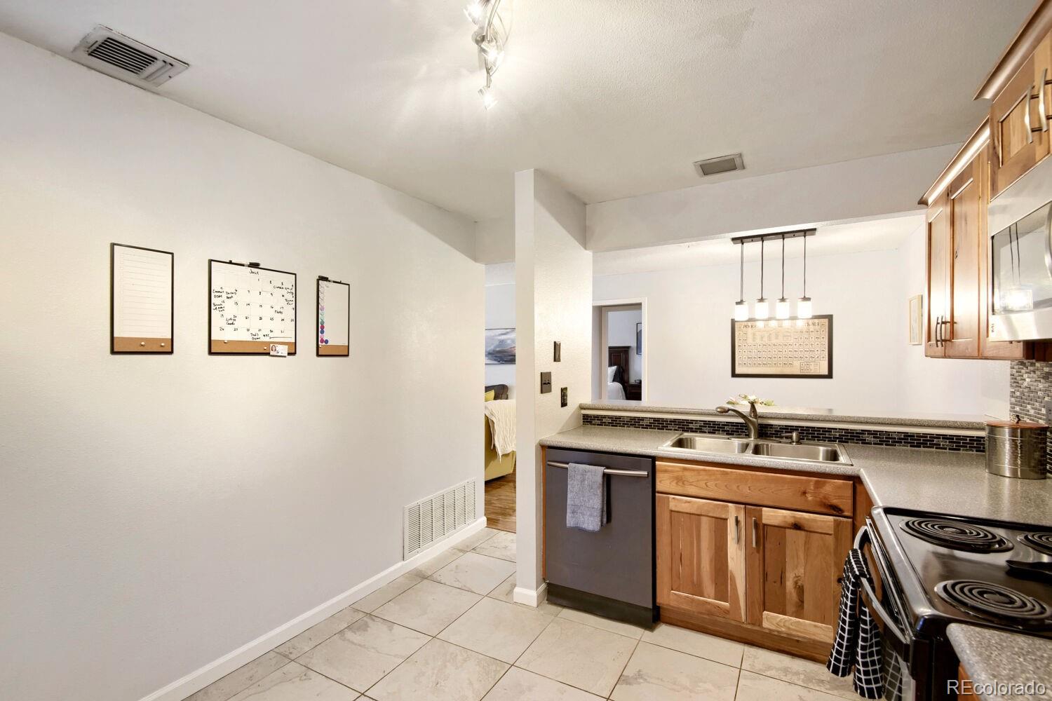 MLS Image #5 for 2330 e fremont avenue,centennial, Colorado