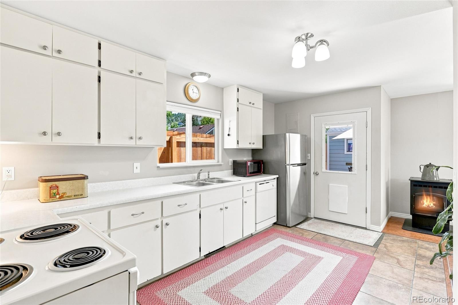 MLS Image #5 for 317  3rd avenue,lyons, Colorado