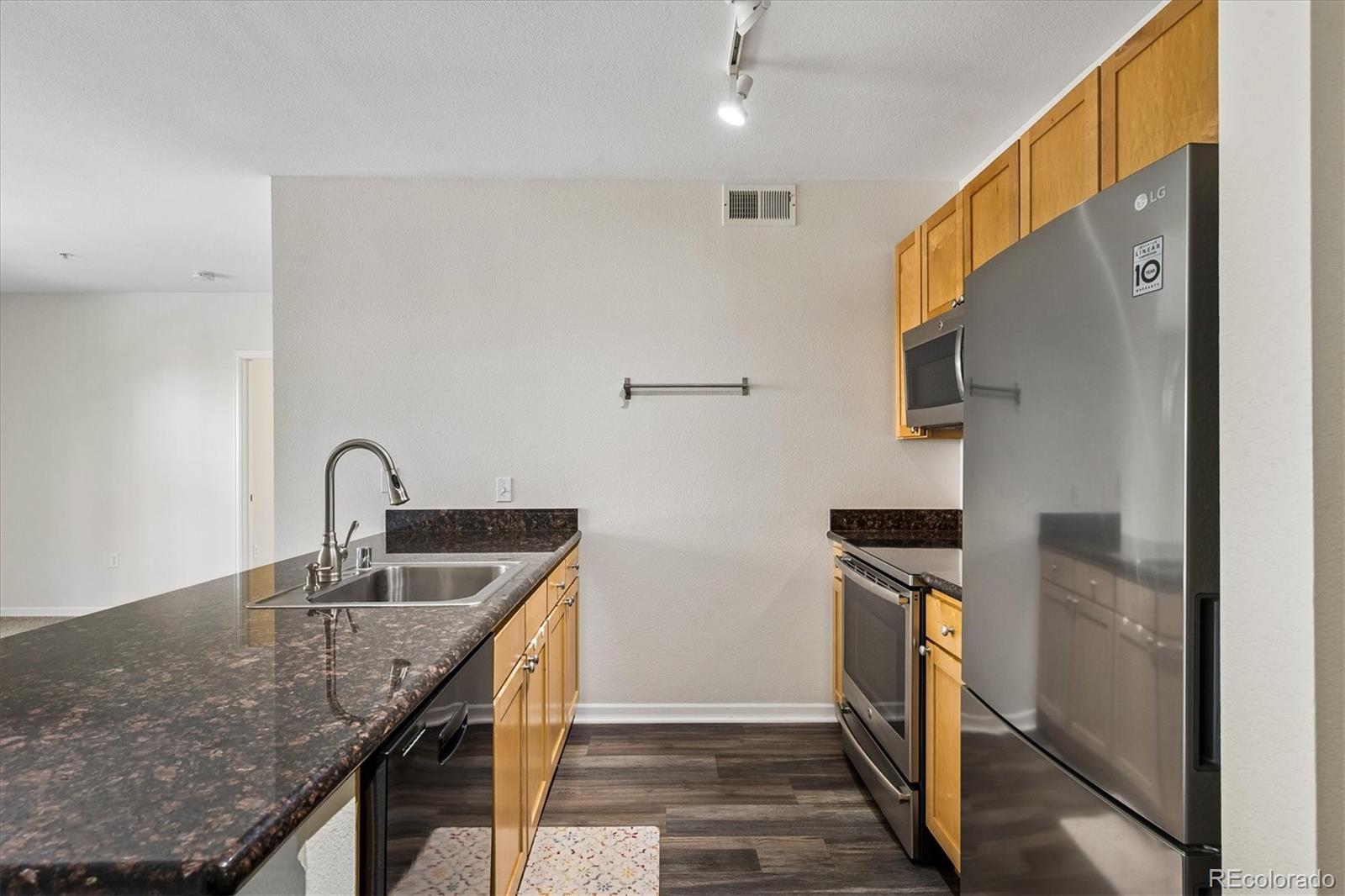 MLS Image #6 for 1623  saint paul street,denver, Colorado