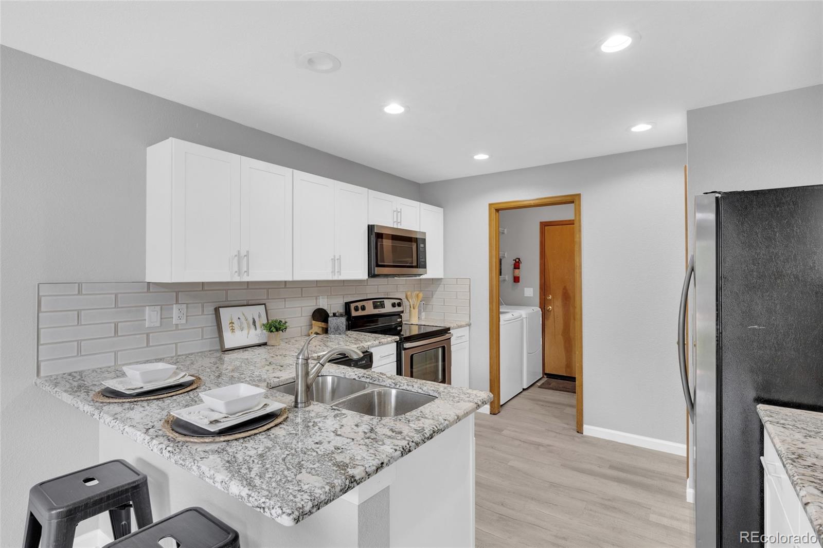 MLS Image #3 for 8053 s kittredge way,englewood, Colorado