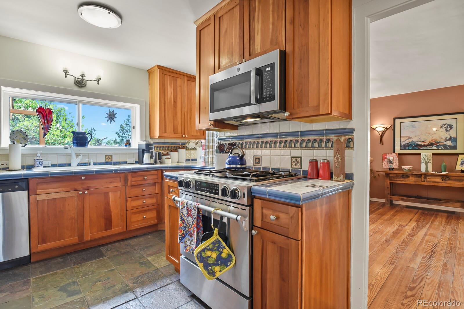 MLS Image #18 for 2005  ridgeway avenue,colorado springs, Colorado
