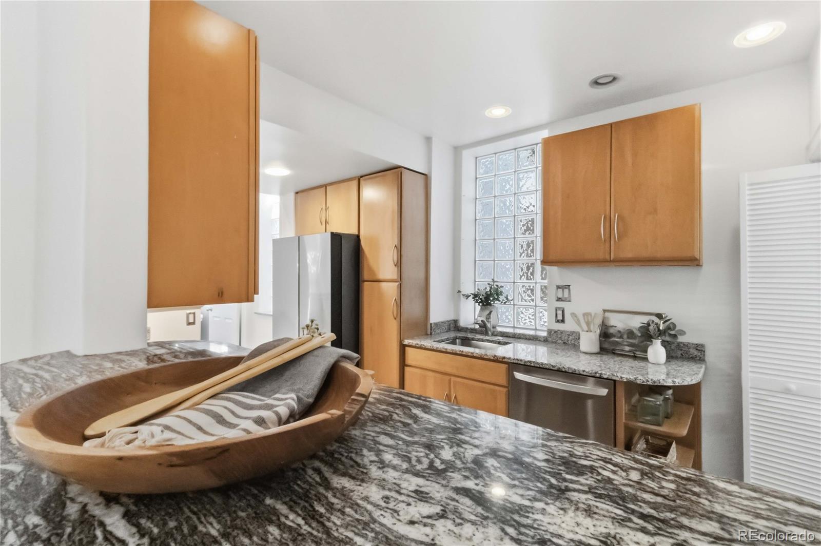 MLS Image #14 for 960 n ogden street,denver, Colorado