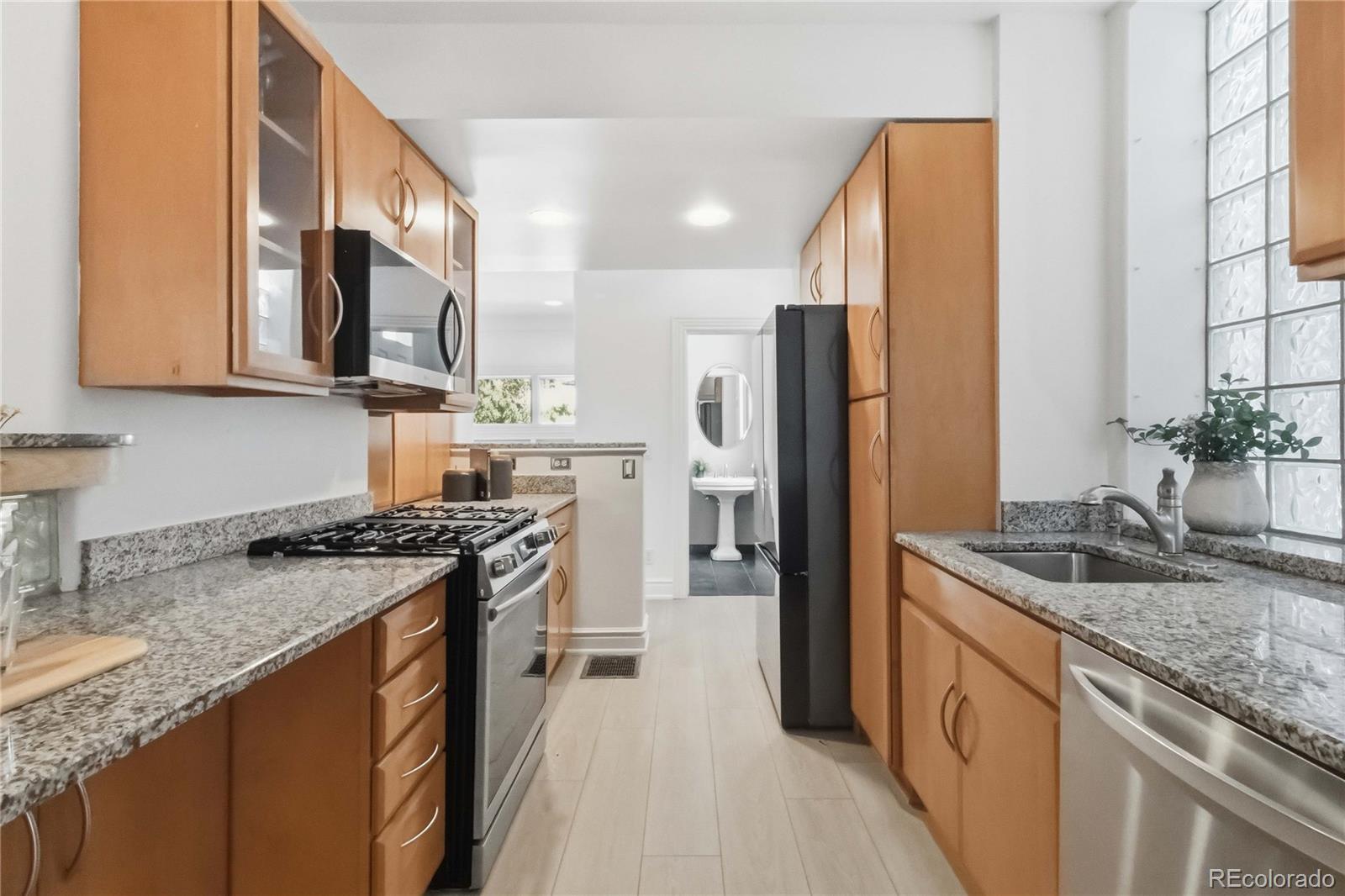 MLS Image #17 for 960 n ogden street,denver, Colorado