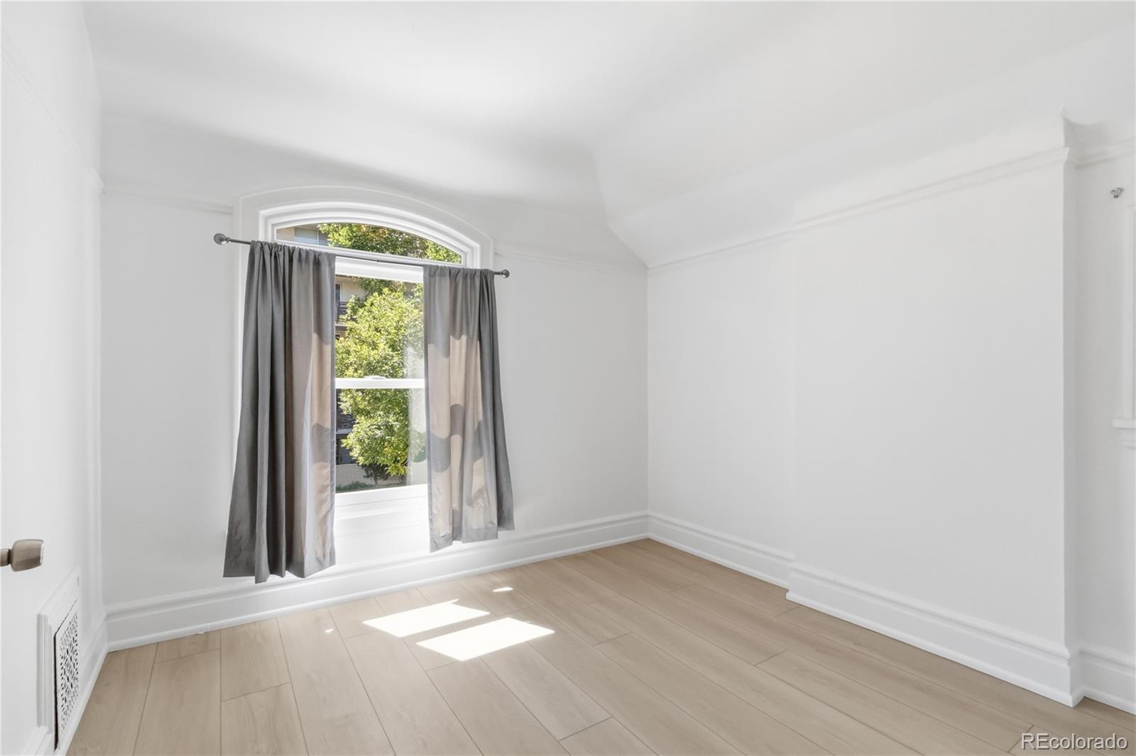 MLS Image #26 for 960 n ogden street,denver, Colorado