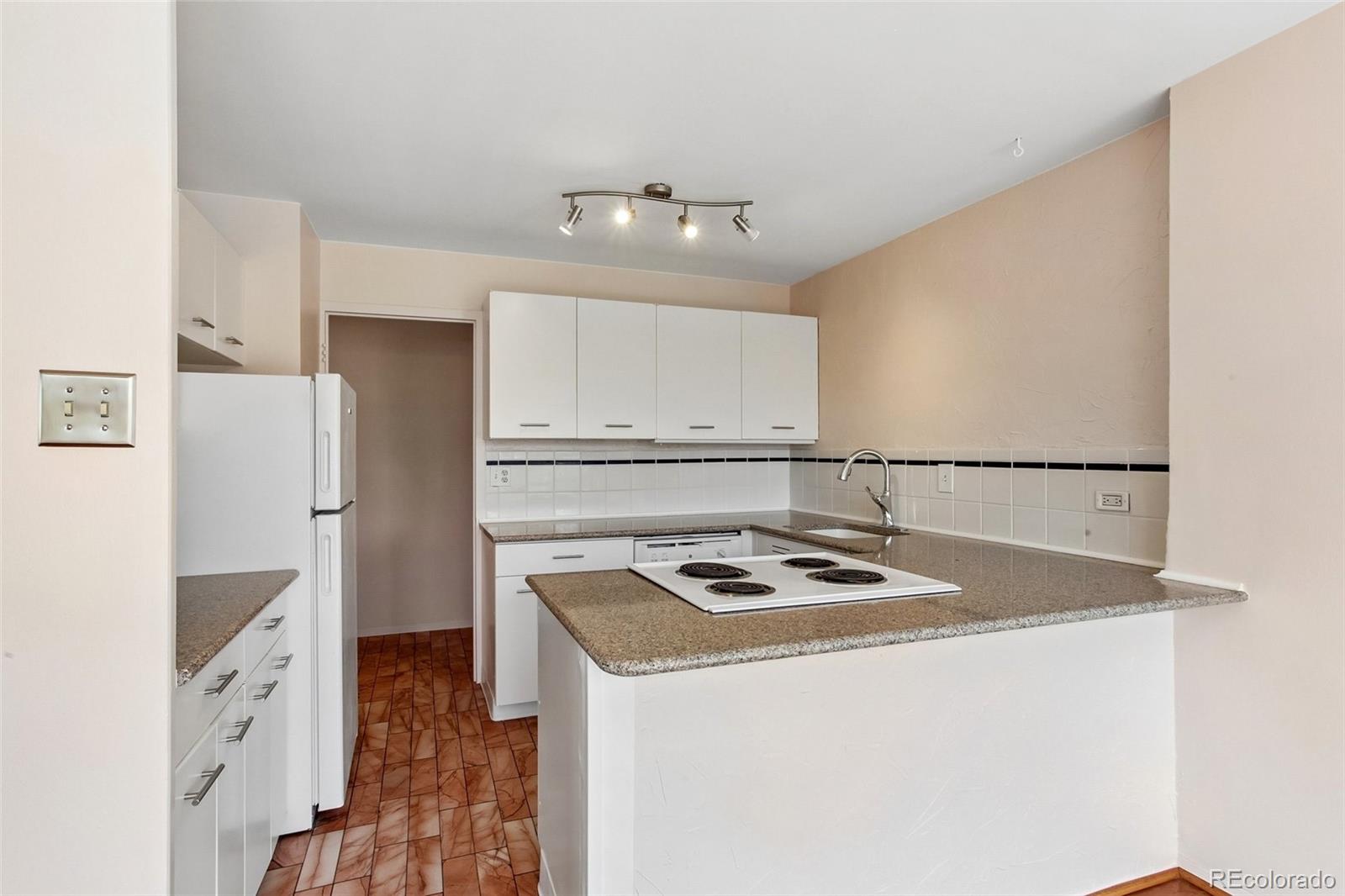 MLS Image #13 for 888 n logan street,denver, Colorado