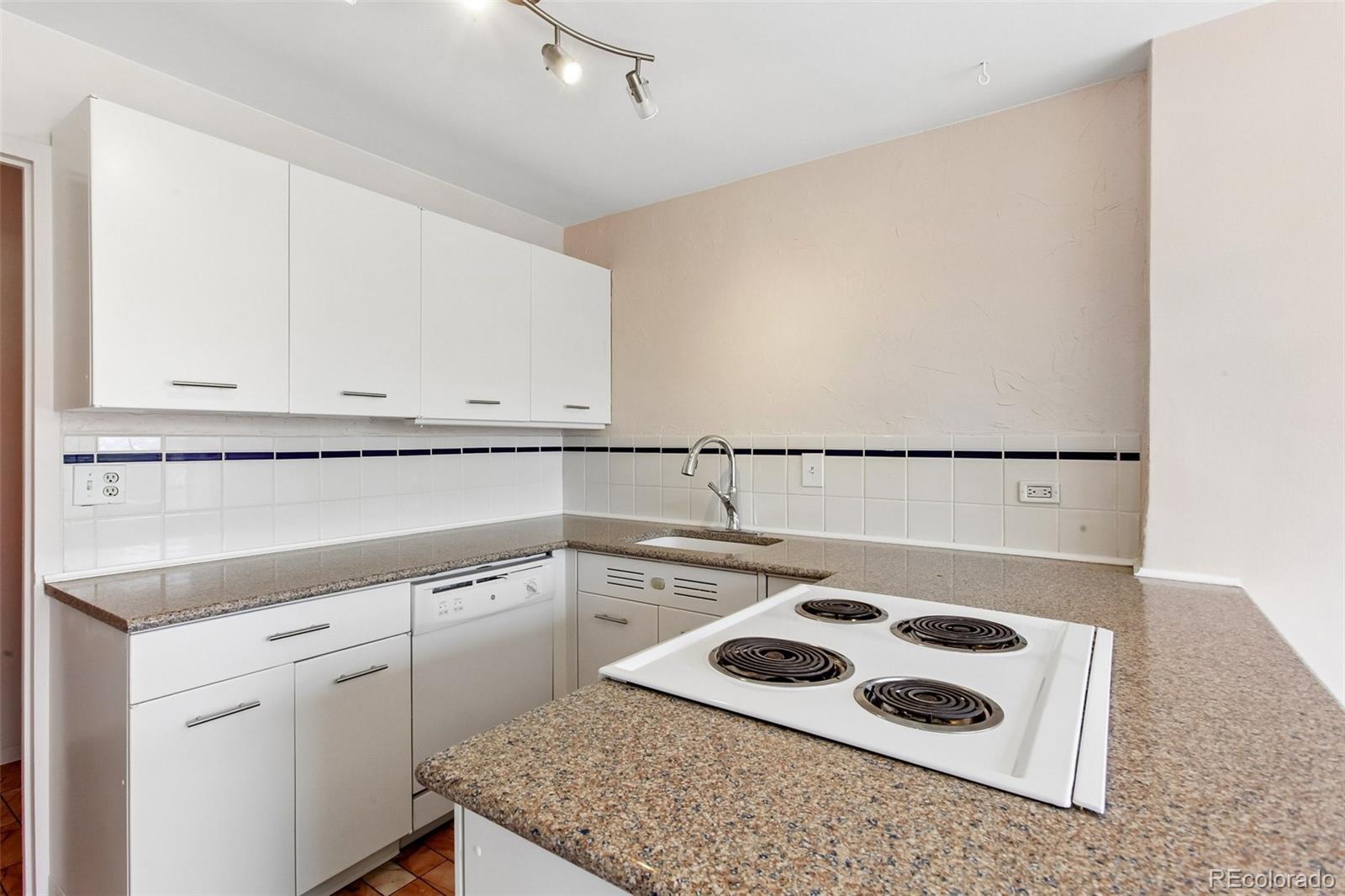 MLS Image #14 for 888 n logan street,denver, Colorado