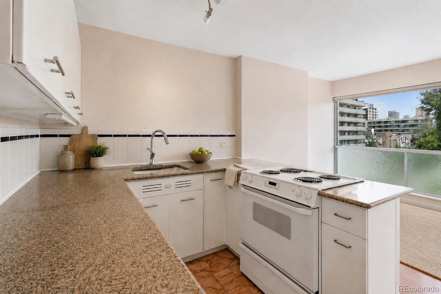 MLS Image #15 for 888 n logan street,denver, Colorado