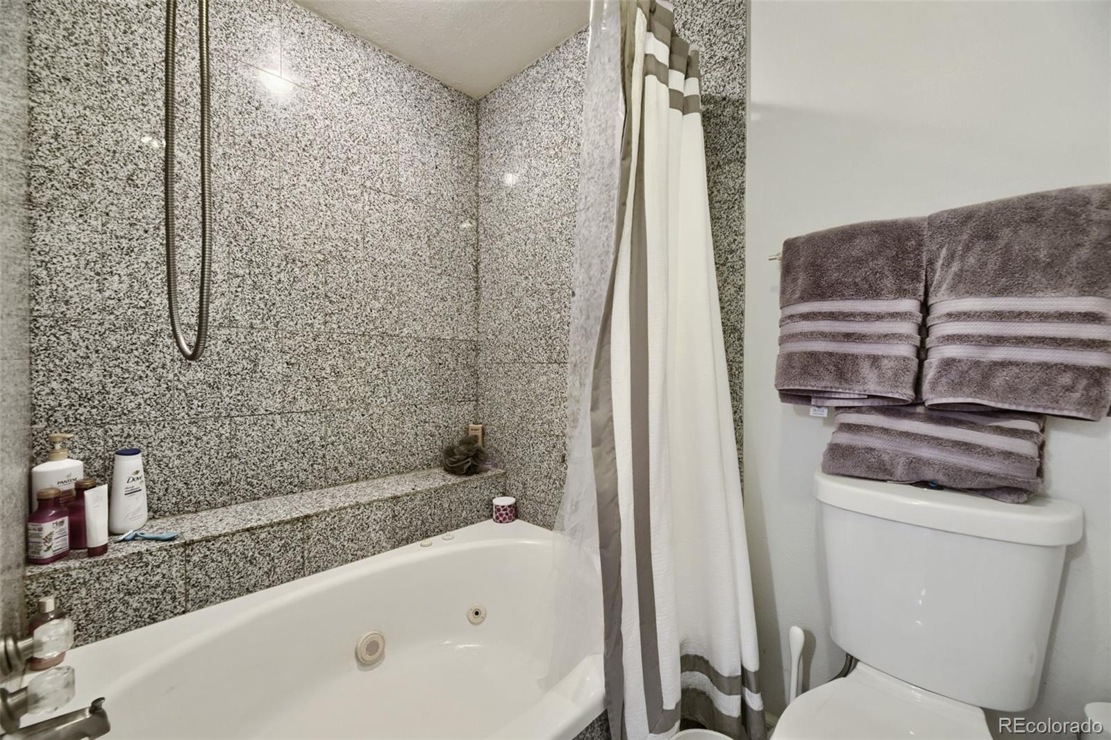 MLS Image #14 for 7579 s monaco way,englewood, Colorado