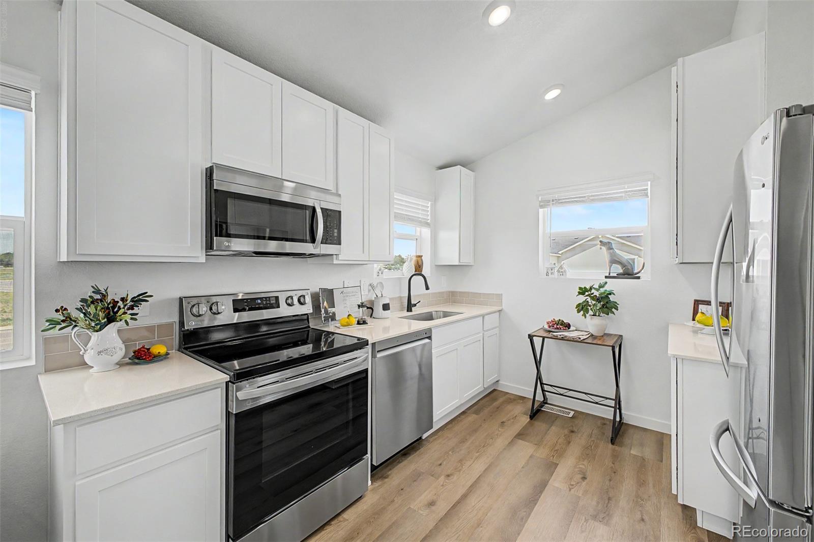 MLS Image #12 for 533  condor way,johnstown, Colorado
