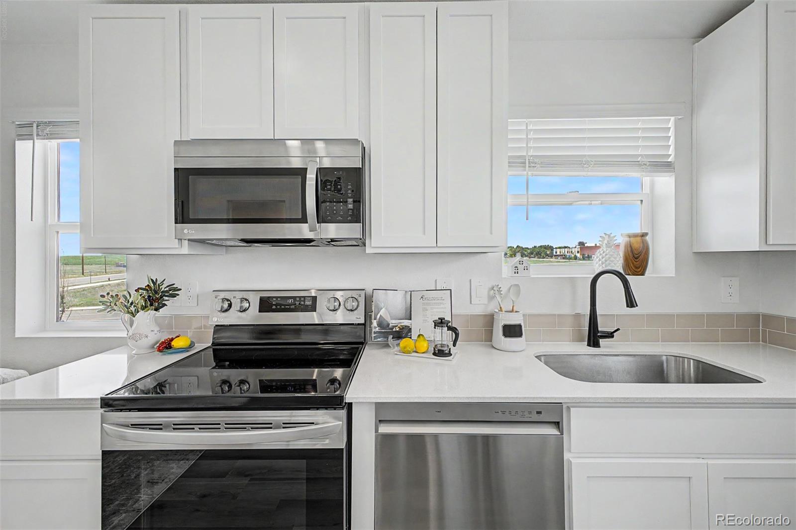 MLS Image #14 for 533  condor way,johnstown, Colorado