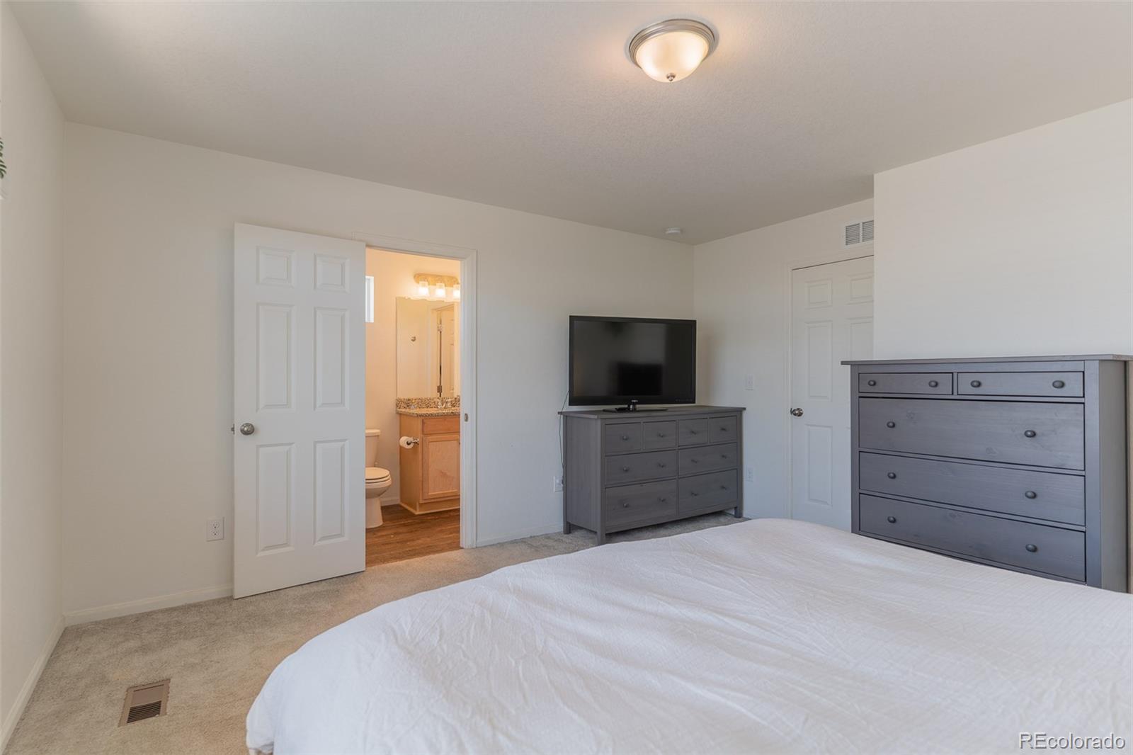 MLS Image #18 for 211 s oak hill street,aurora, Colorado