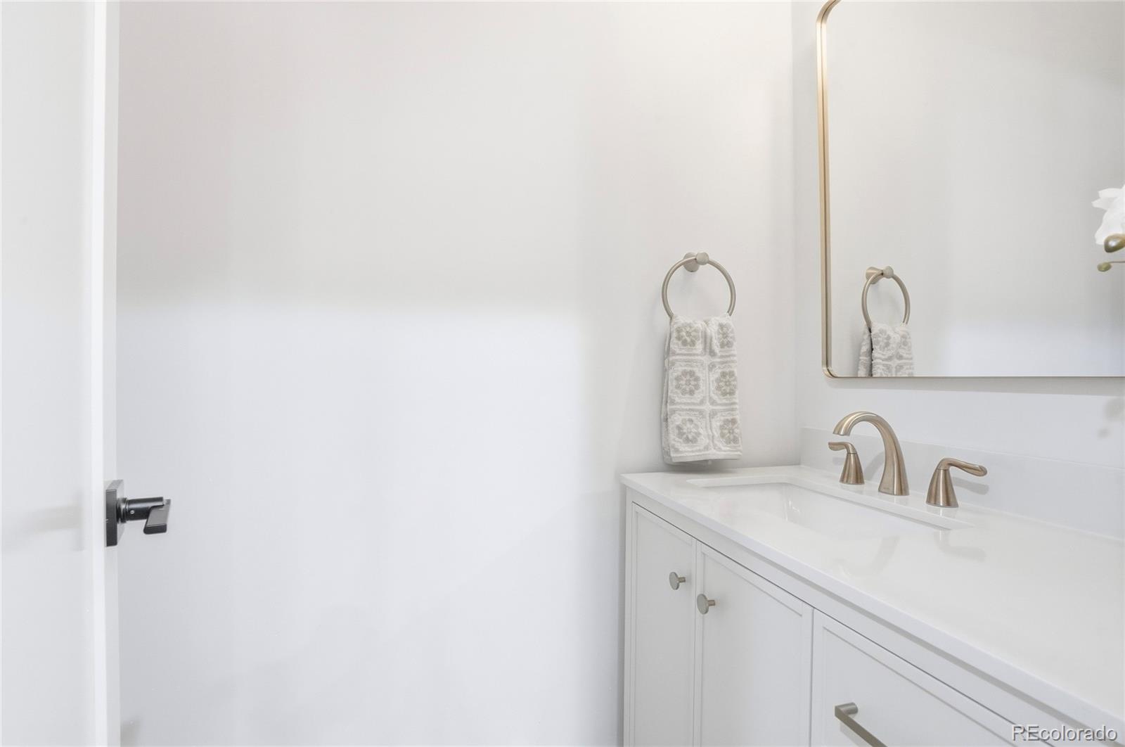 MLS Image #10 for 3645 s poplar street,denver, Colorado