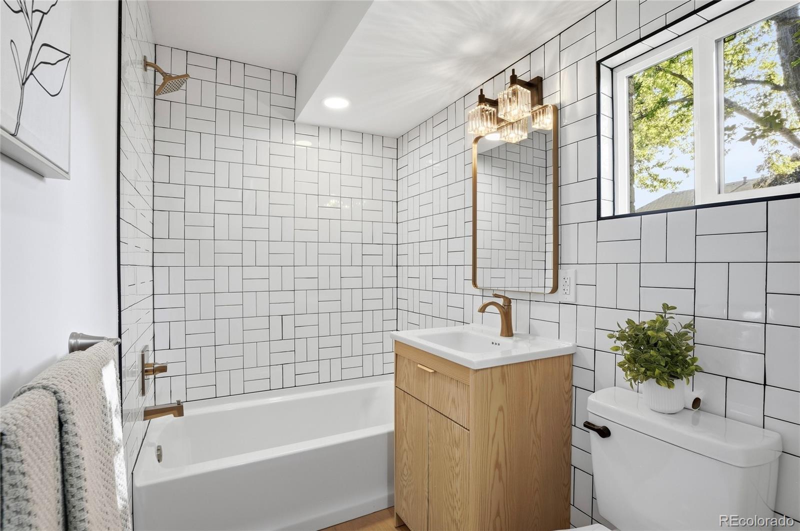MLS Image #13 for 3645 s poplar street,denver, Colorado