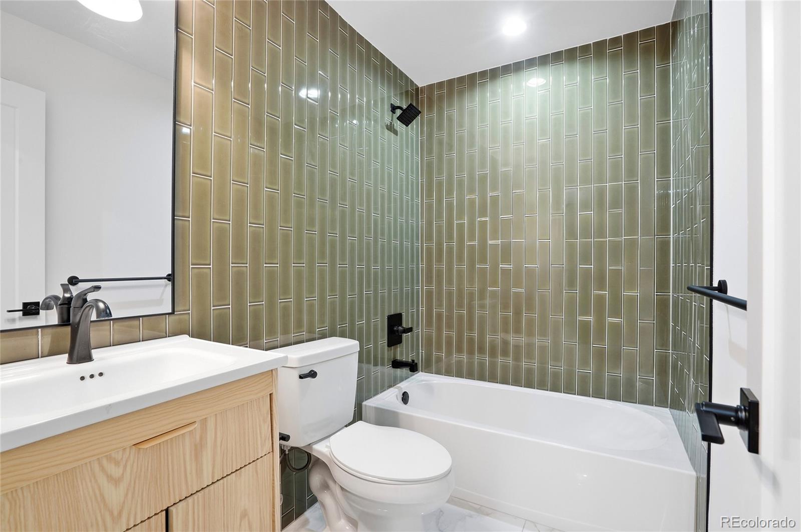 MLS Image #26 for 3645 s poplar street,denver, Colorado