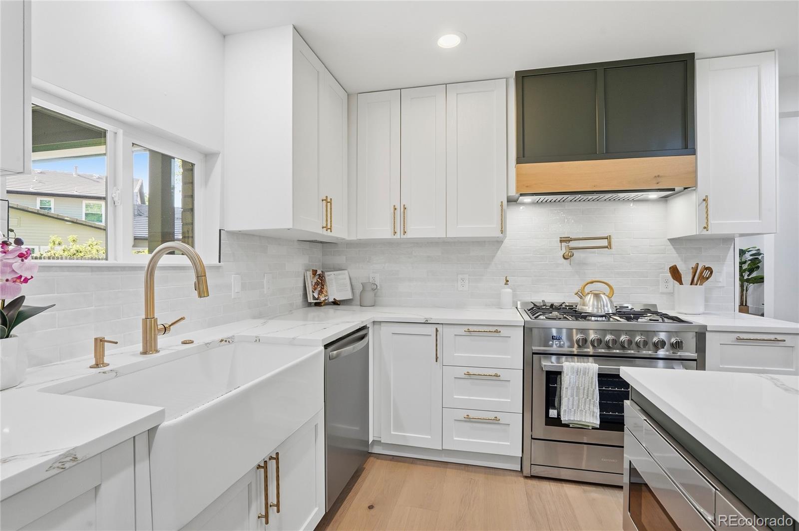 MLS Image #6 for 3645 s poplar street,denver, Colorado
