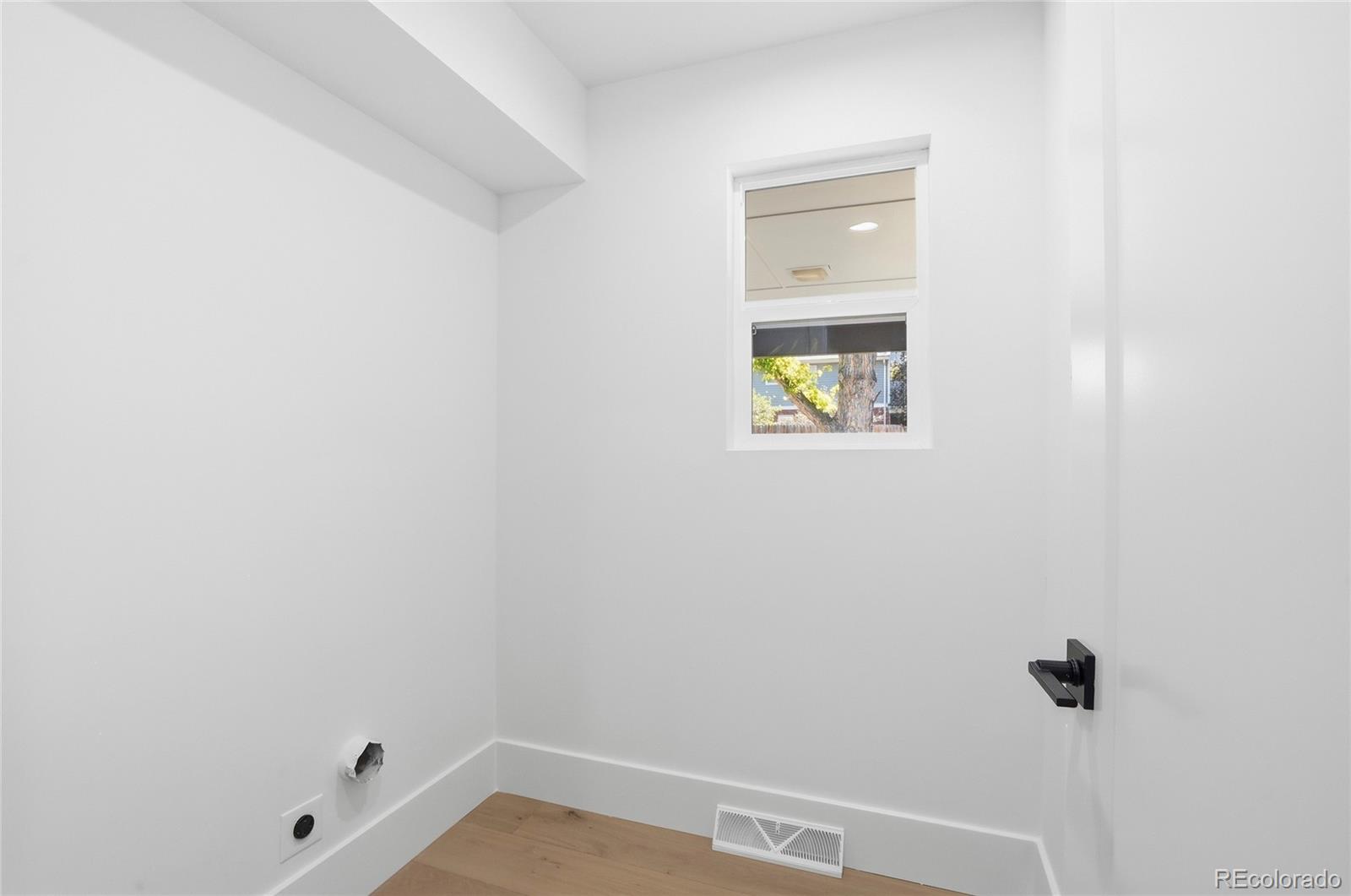 MLS Image #9 for 3645 s poplar street,denver, Colorado