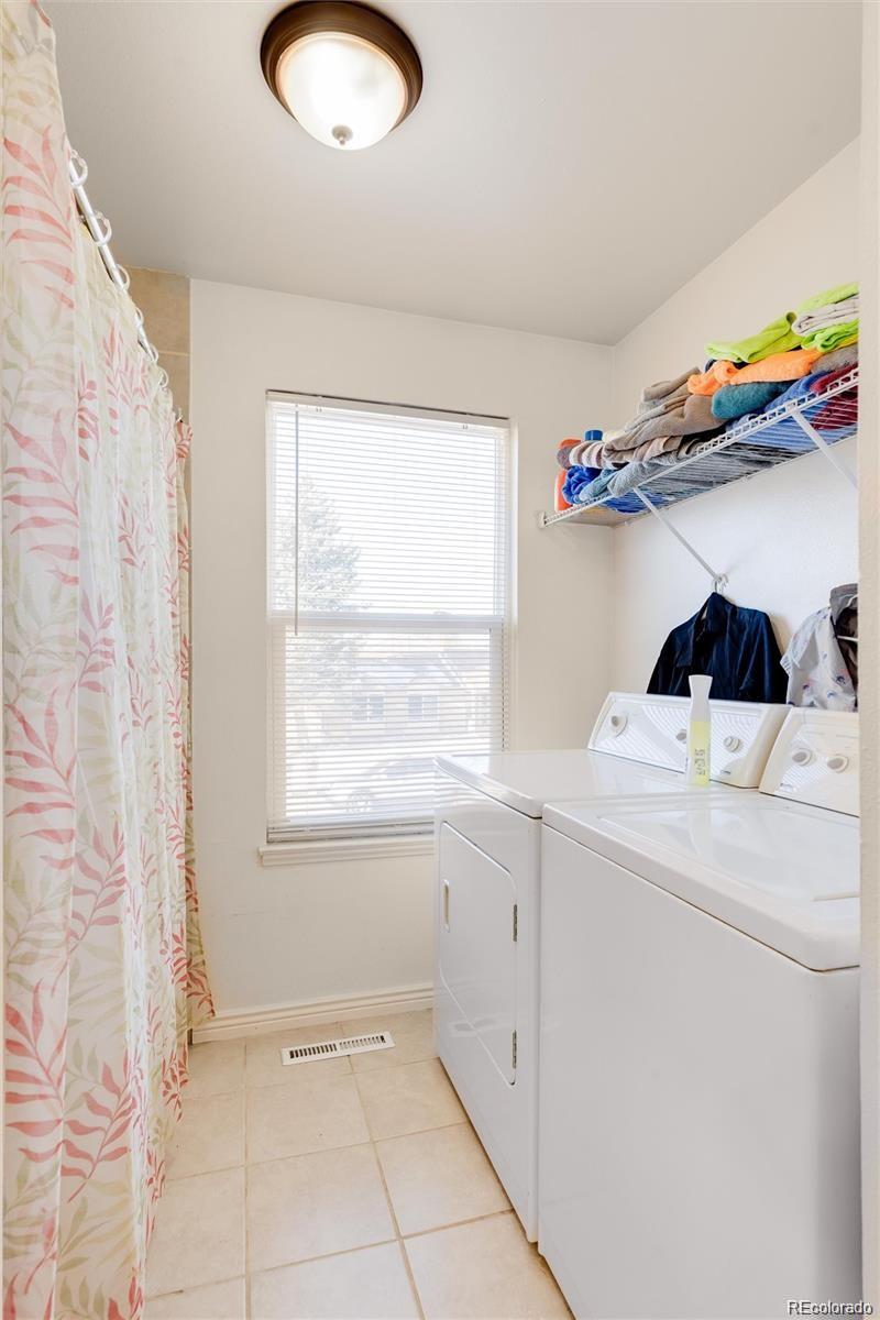 MLS Image #5 for 13931 e elk place,denver, Colorado