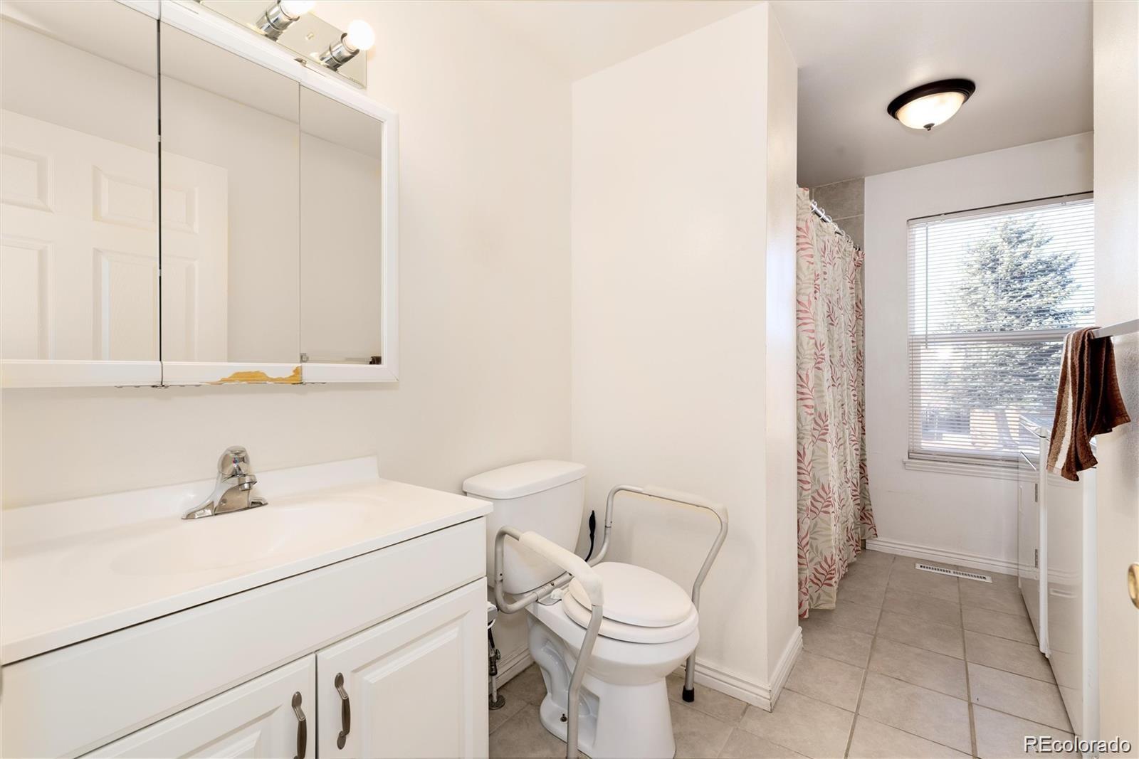 MLS Image #7 for 13931 e elk place,denver, Colorado