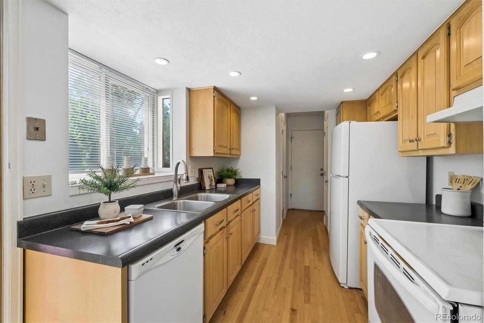 MLS Image #15 for 10812 w powers place,littleton, Colorado