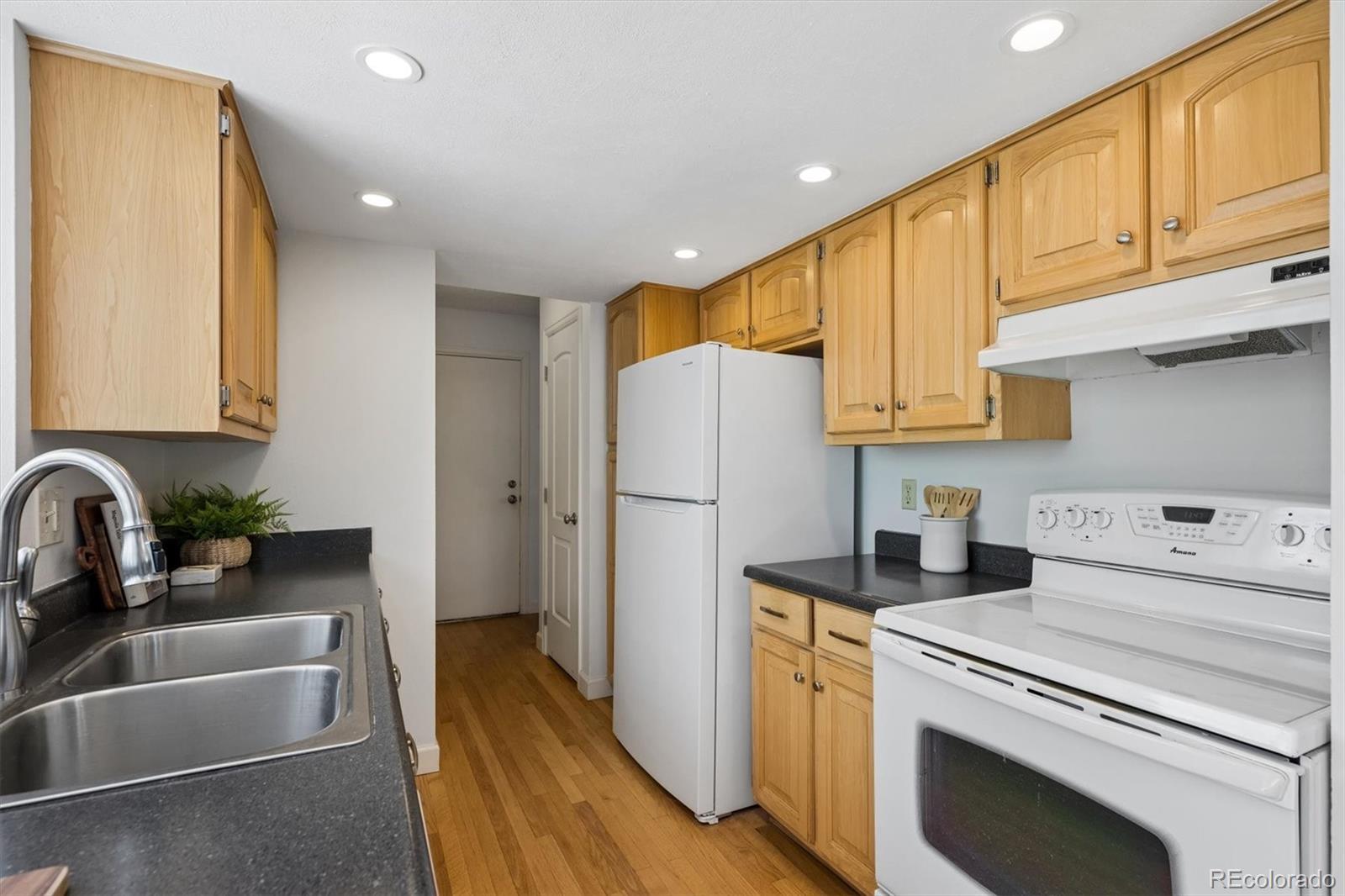 MLS Image #16 for 10812 w powers place,littleton, Colorado