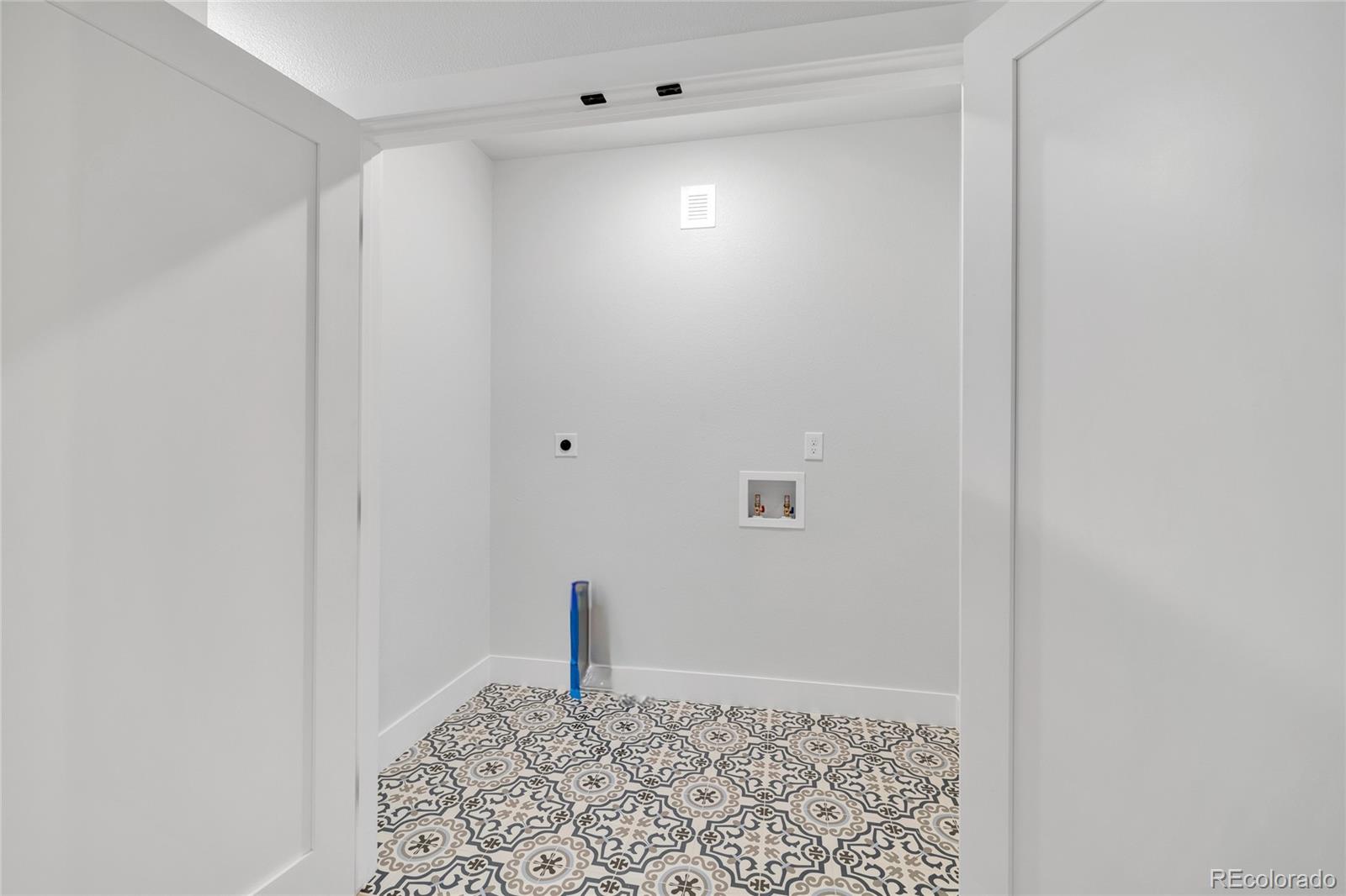 MLS Image #36 for 2339 n irving ,denver, Colorado