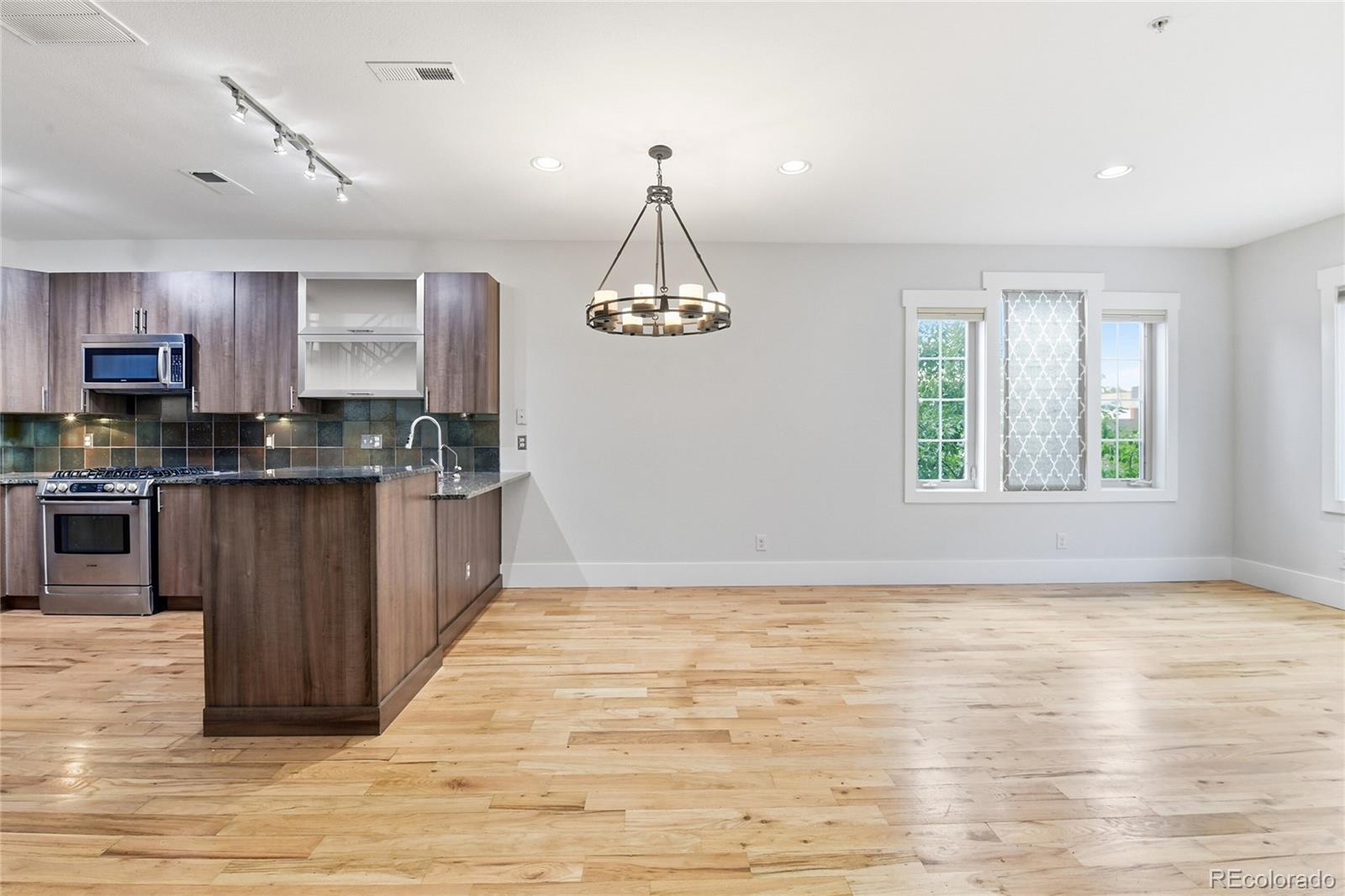 MLS Image #10 for 936 s pearl street,denver, Colorado