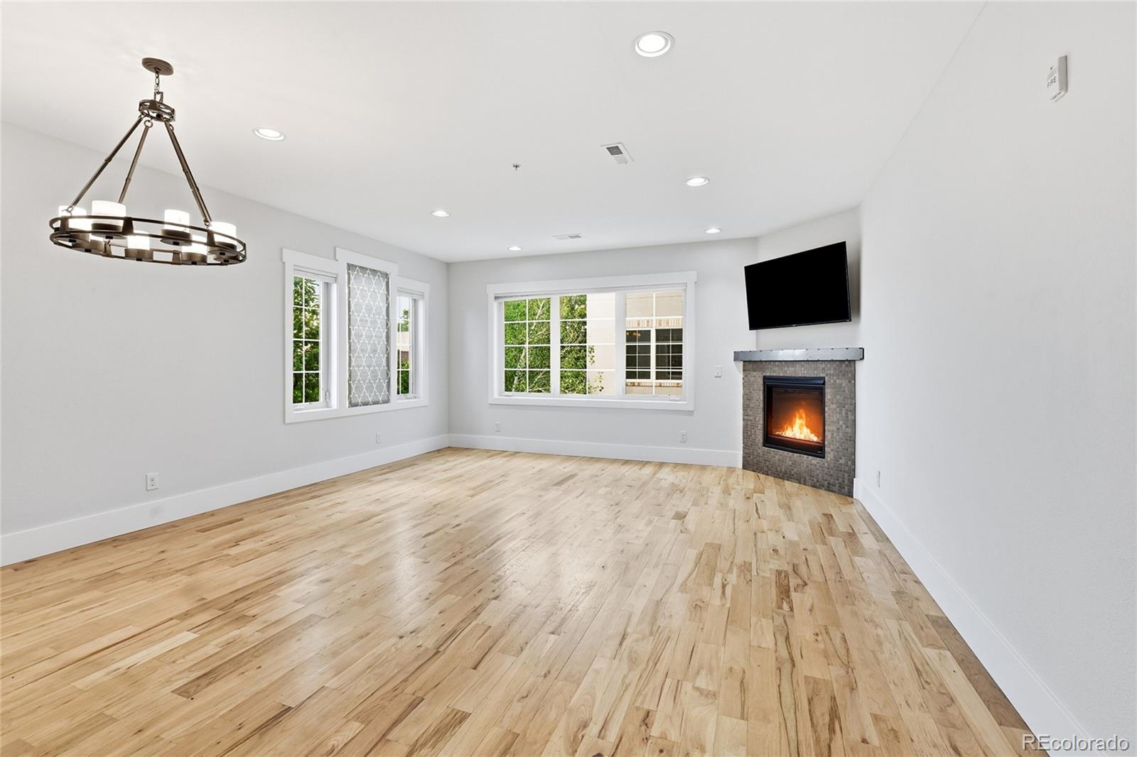 MLS Image #11 for 936 s pearl street,denver, Colorado