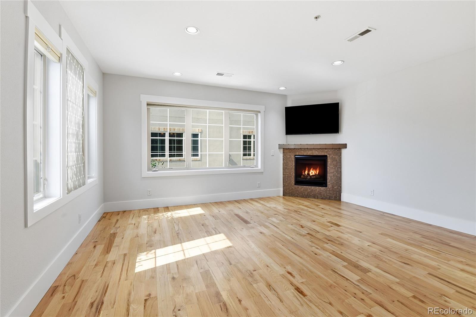 MLS Image #12 for 936 s pearl street,denver, Colorado