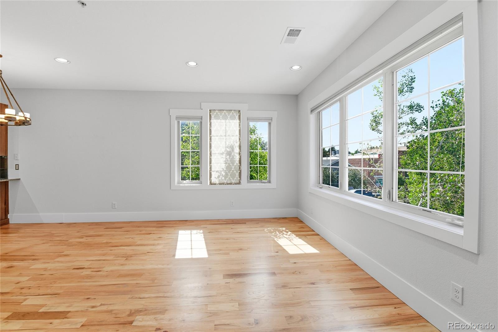 MLS Image #14 for 936 s pearl street,denver, Colorado