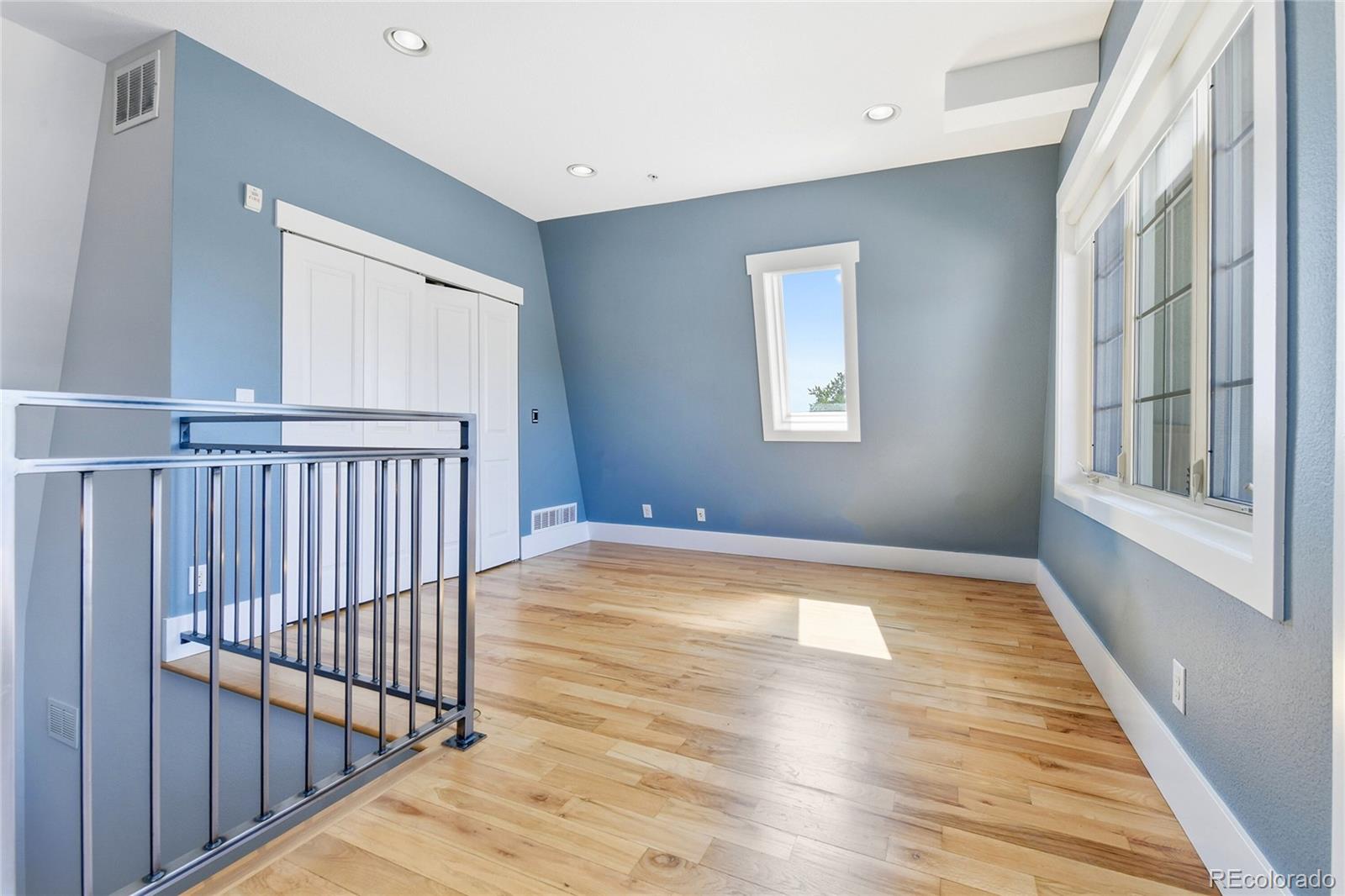 MLS Image #37 for 936 s pearl street,denver, Colorado