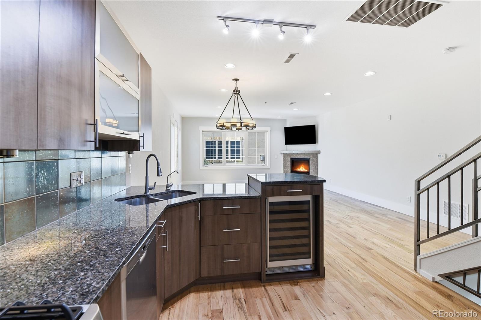 MLS Image #6 for 936 s pearl street,denver, Colorado