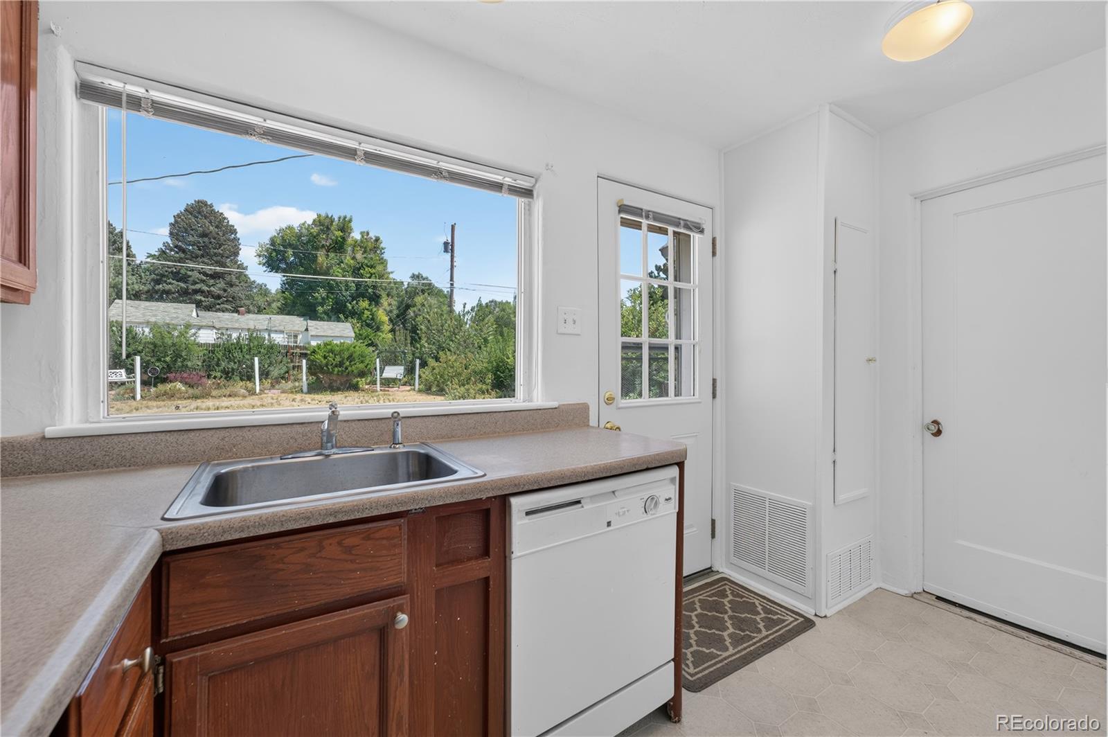 MLS Image #9 for 4396 s huron street,englewood, Colorado