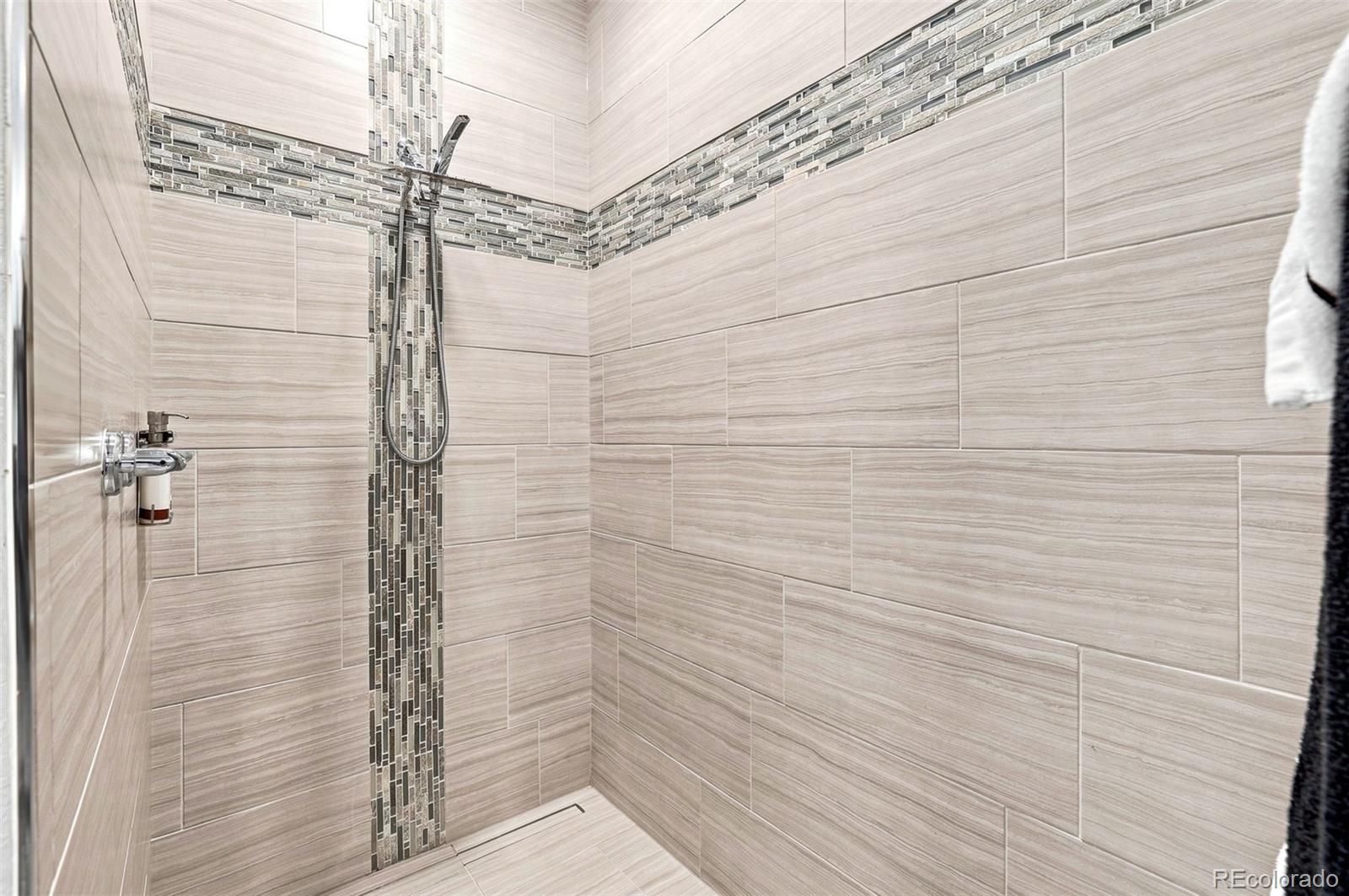 MLS Image #43 for 6715  raritan drive,denver, Colorado