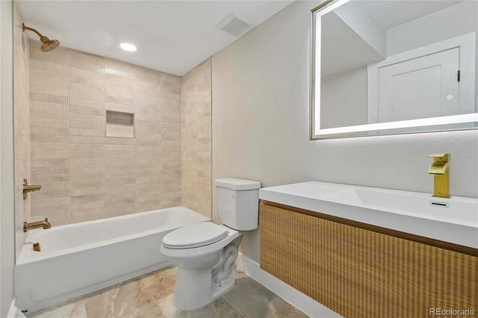 MLS Image #13 for 4505 s yosemite street,denver, Colorado