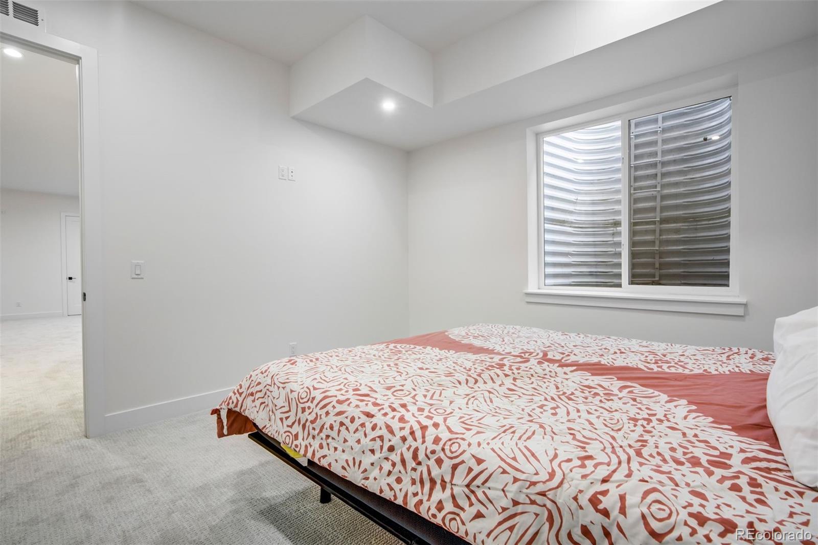 MLS Image #33 for 2526 s lincoln street ,denver, Colorado