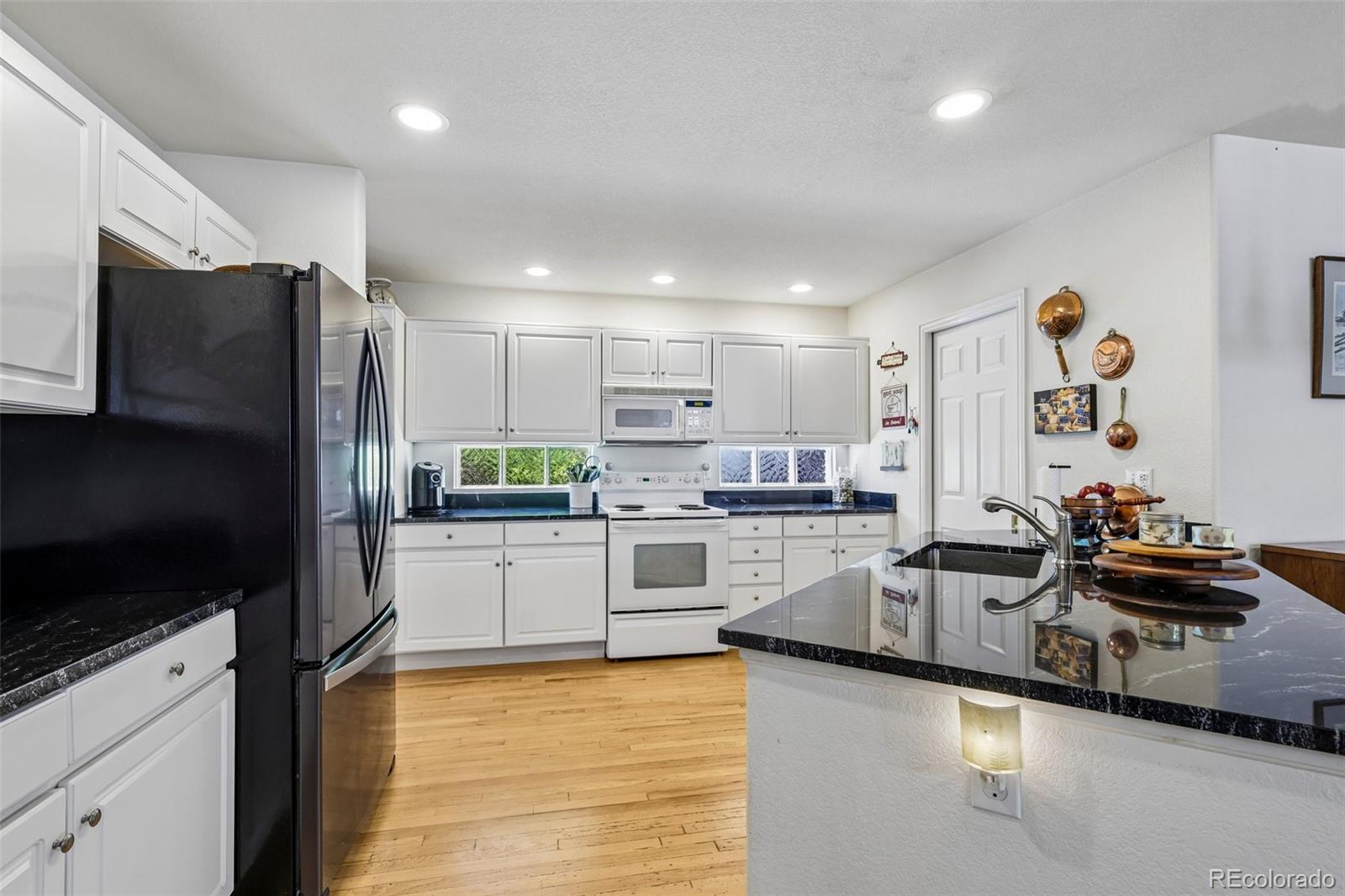 MLS Image #10 for 1011 s valentia street,denver, Colorado