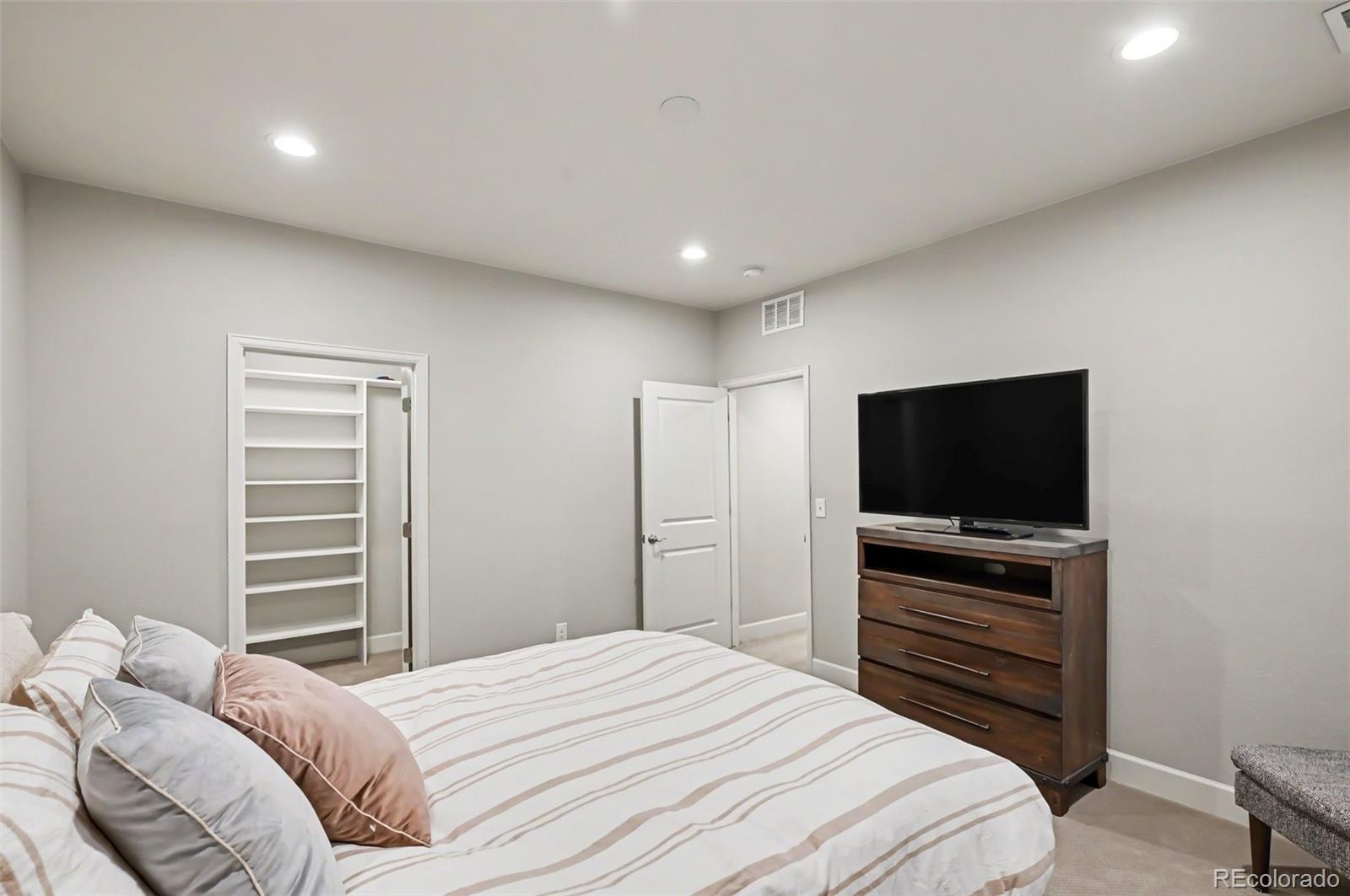 MLS Image #40 for 6421  village lane,centennial, Colorado