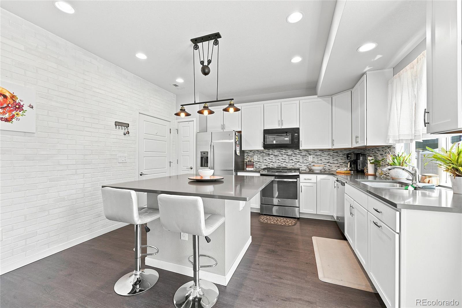 MLS Image #6 for 20084 e 48th drive,denver, Colorado