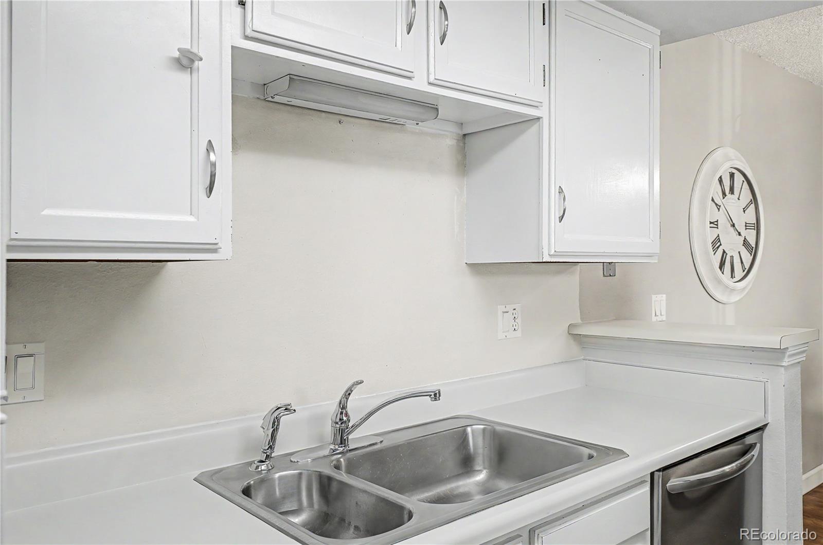 MLS Image #7 for 942 s walden street,aurora, Colorado