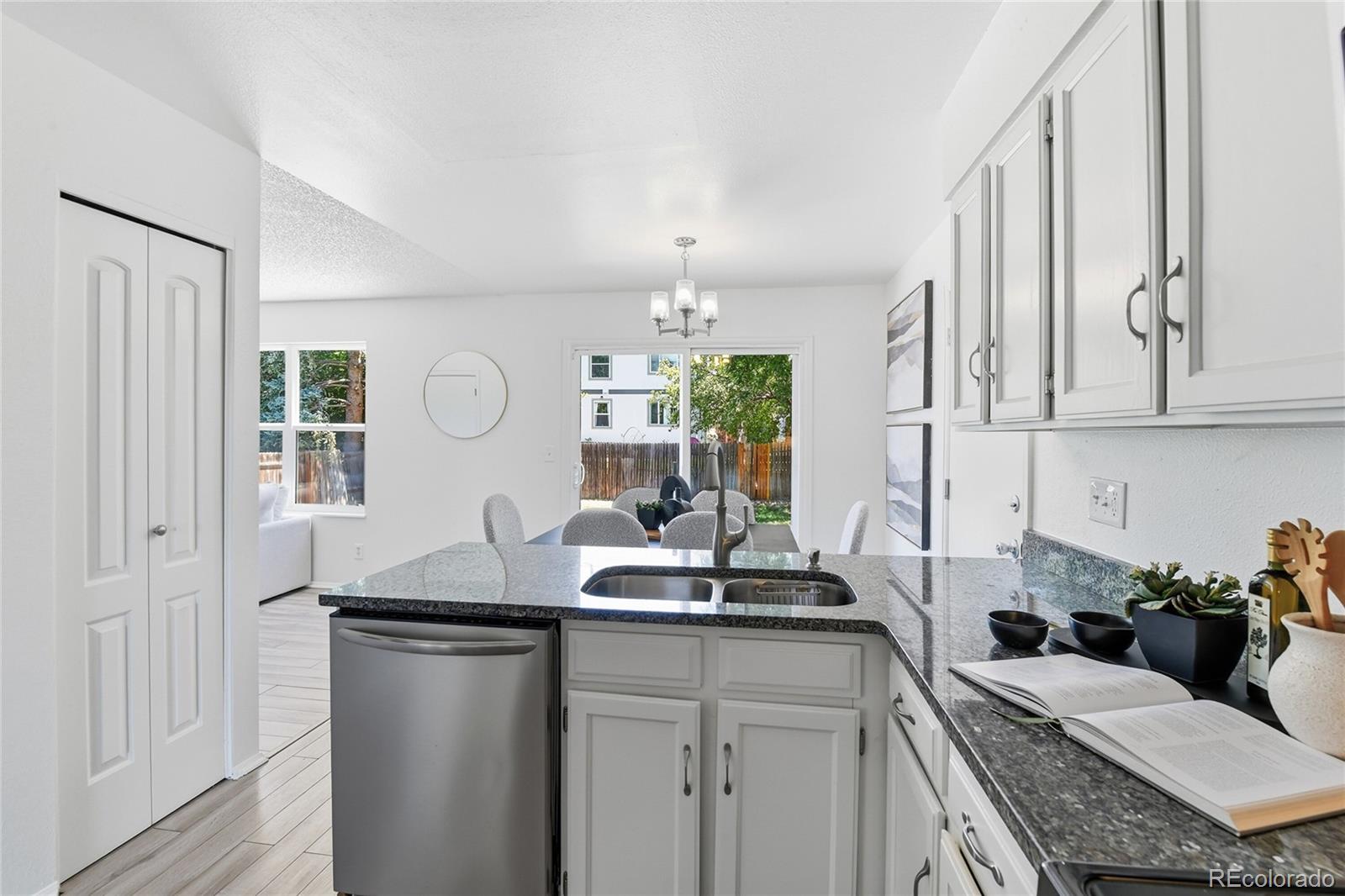 MLS Image #10 for 1430 s vaughn circle,aurora, Colorado