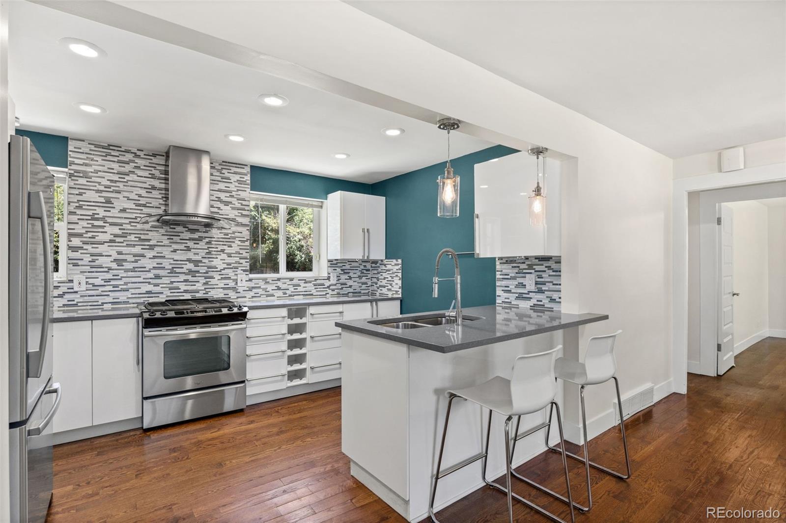 MLS Image #10 for 170  oneida street,denver, Colorado