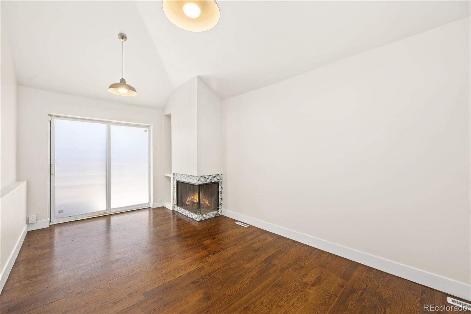 MLS Image #13 for 170  oneida street,denver, Colorado