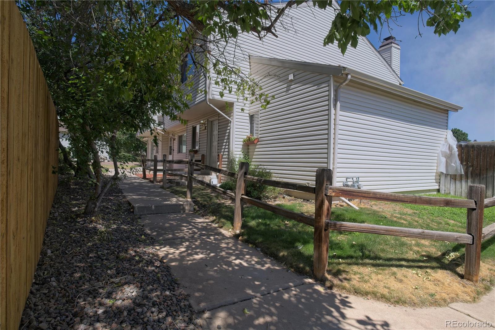MLS Image #2 for 4242 s mobile circle,aurora, Colorado