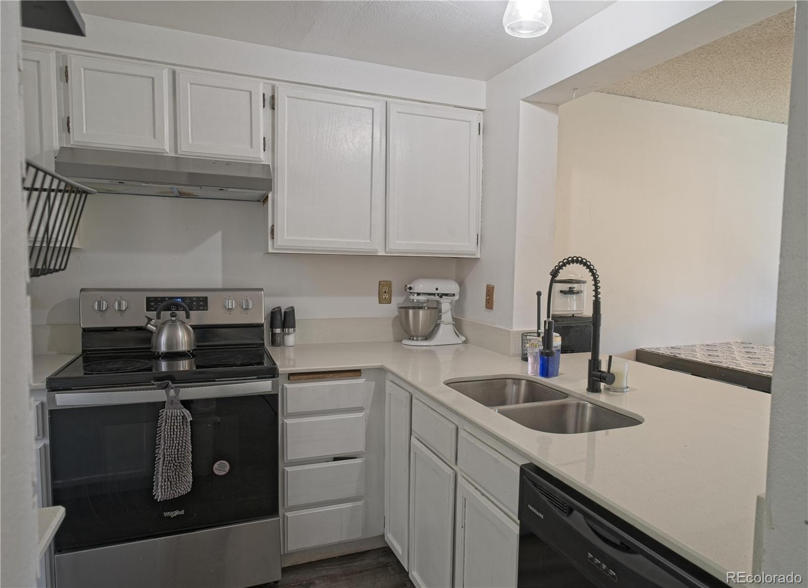 MLS Image #7 for 4242 s mobile circle,aurora, Colorado