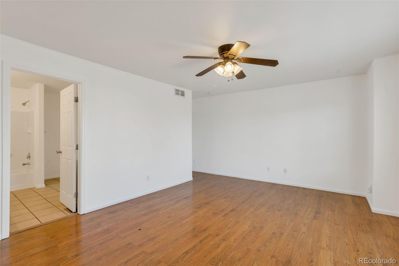 MLS Image #16 for 20410 e 55th place,denver, Colorado