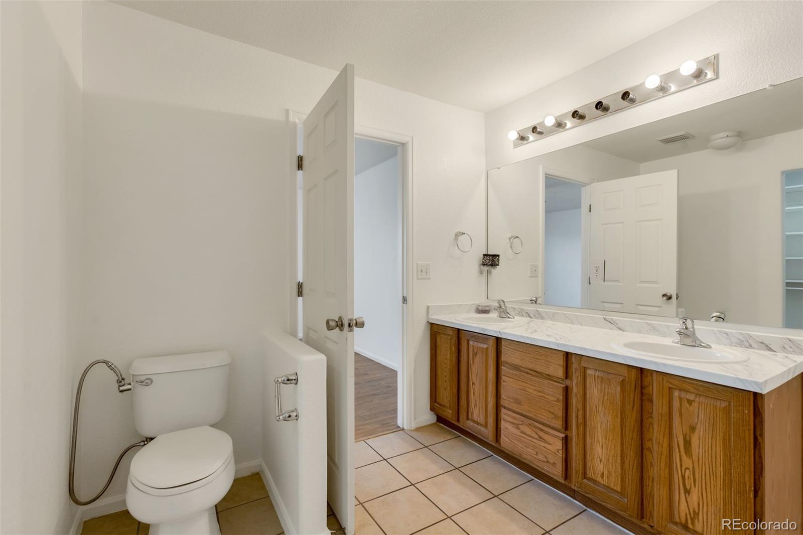 MLS Image #19 for 20410 e 55th place,denver, Colorado