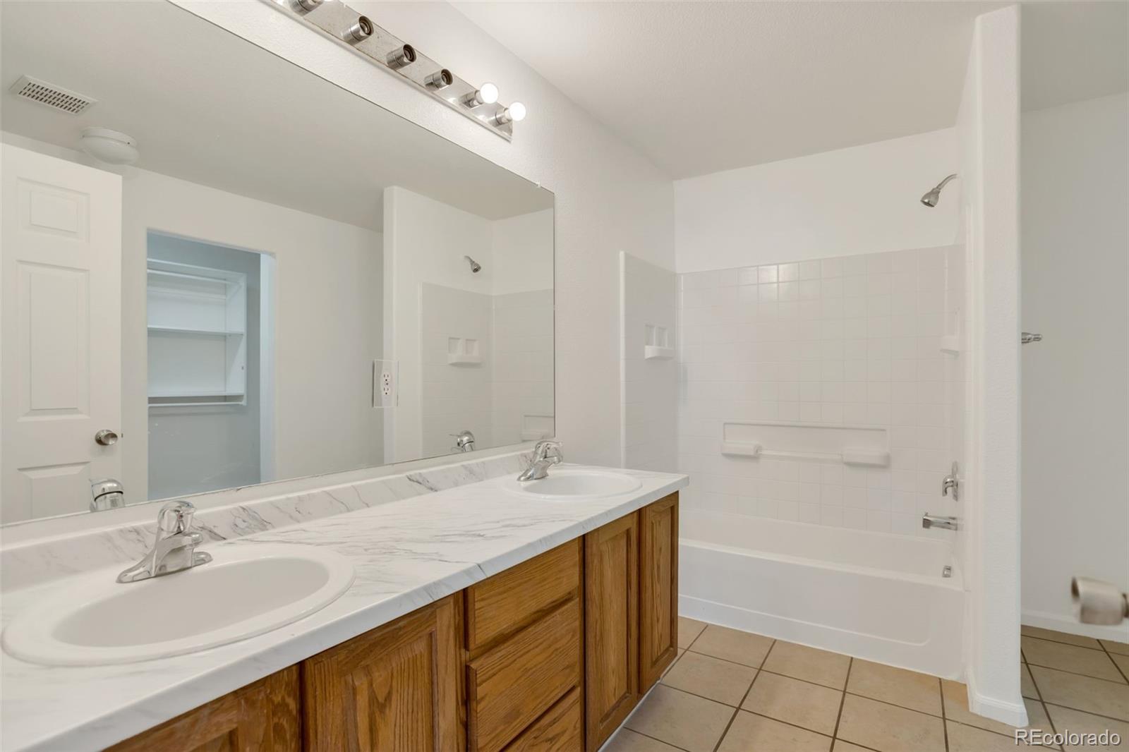 MLS Image #20 for 20410 e 55th place,denver, Colorado