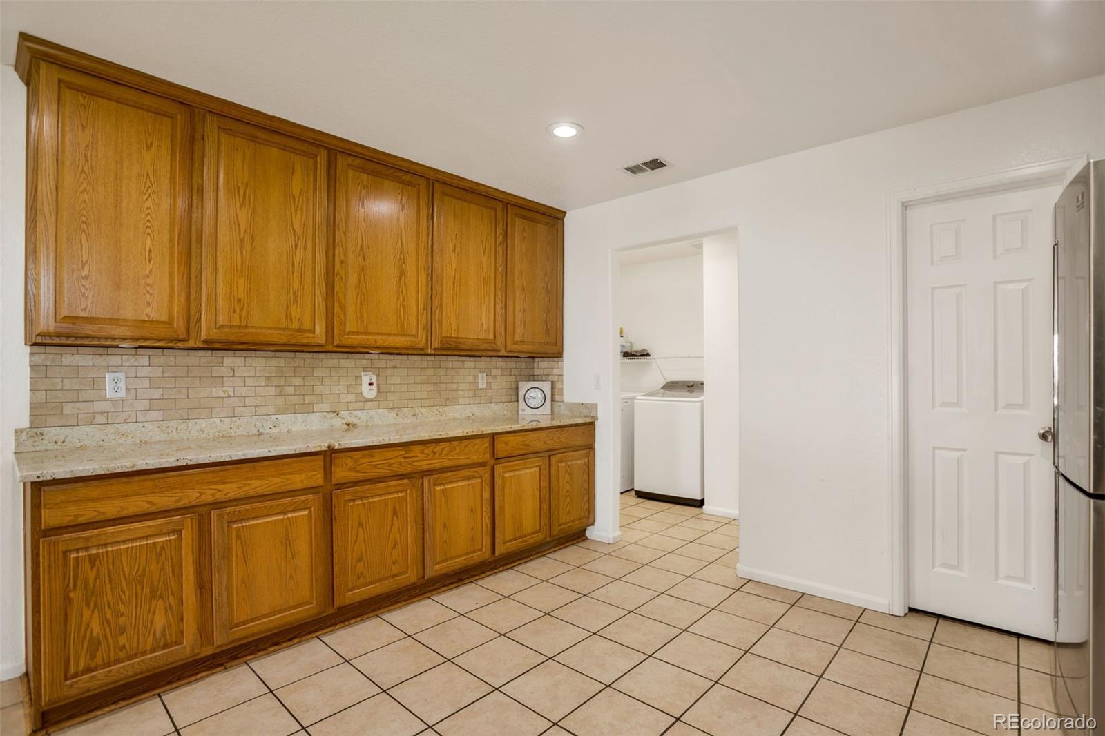 MLS Image #9 for 20410 e 55th place,denver, Colorado
